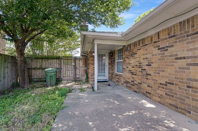 2800 Shady Grove Drive, Bedford, TX 76021