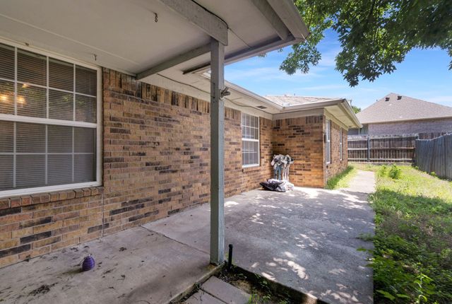2800 Shady Grove Drive, Bedford, TX 76021