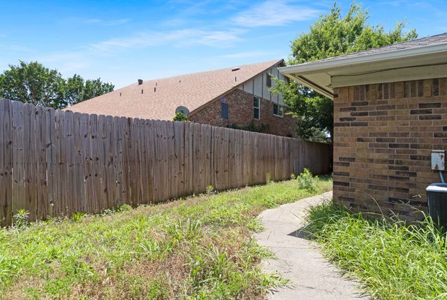 2800 Shady Grove Drive, Bedford, TX 76021