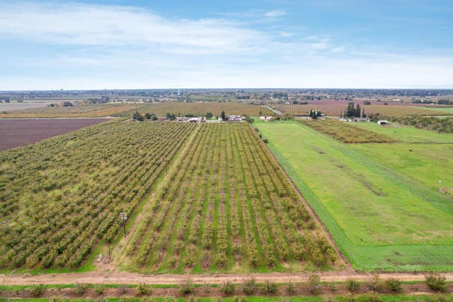 5766 N Alpine Rd, Stockton, CA 95215