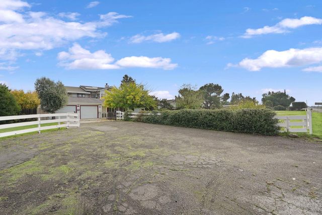 5766 N Alpine Rd, Stockton, CA 95215