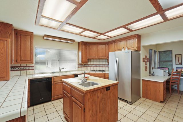 5766 N Alpine Rd, Stockton, CA 95215