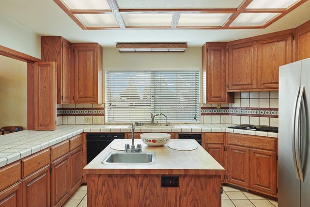 5766 N Alpine Rd, Stockton, CA 95215