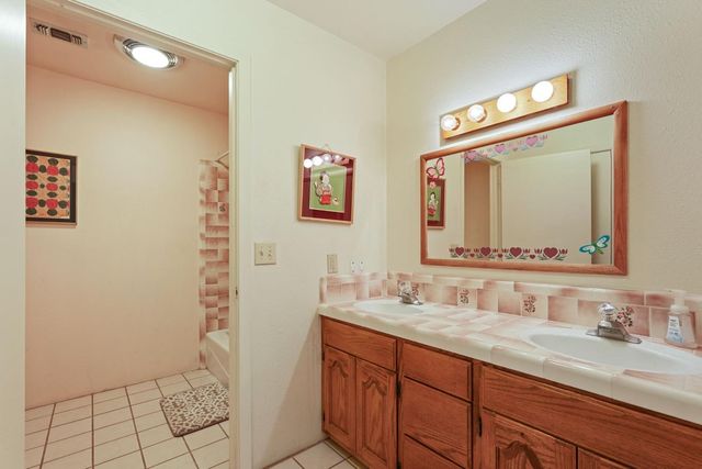 5766 N Alpine Rd, Stockton, CA 95215