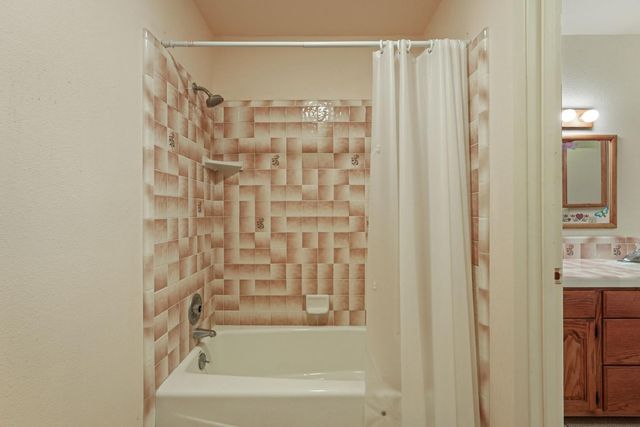 5766 N Alpine Rd, Stockton, CA 95215