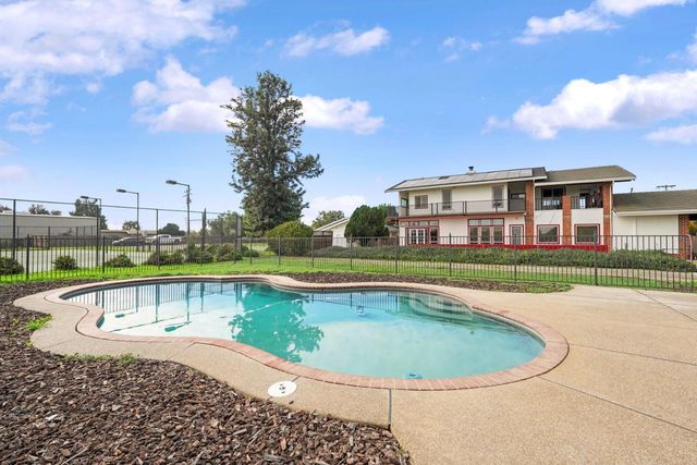 5766 N Alpine Rd, Stockton, CA 95215