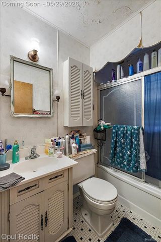 23034 Madison Street, Dearborn, MI 48124
