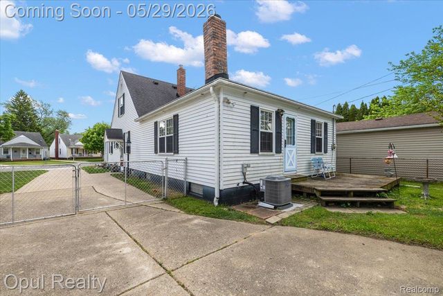 23034 Madison Street, Dearborn, MI 48124