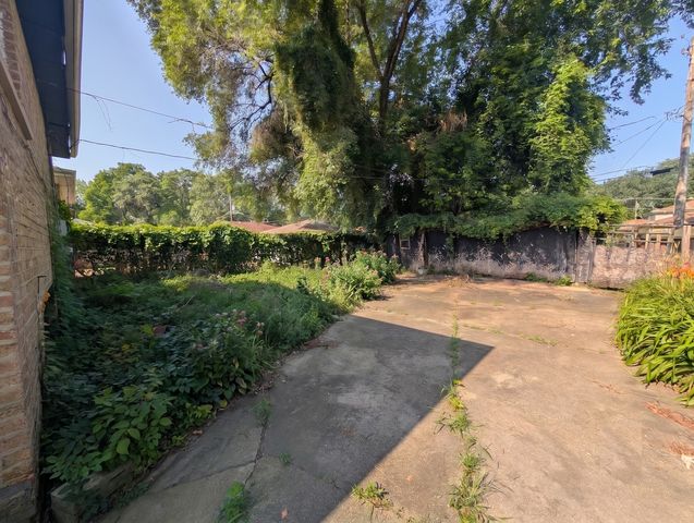 14226 S Marquette Avenue, Burnham, IL 60633