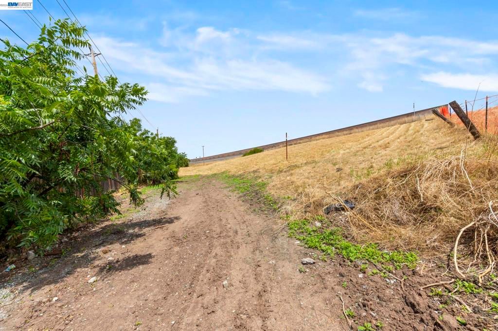 Image 12 of property listing at E Warren Ave, Fremont, CA 94539