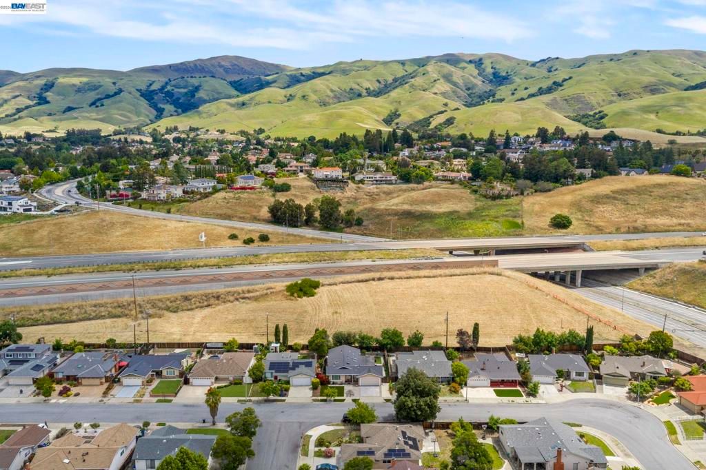 Image 5 of property listing at E Warren Ave, Fremont, CA 94539