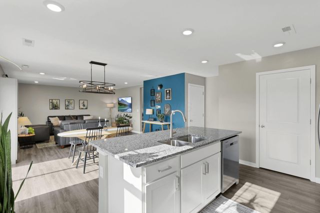 318 Trinity Way W, Newark, OH 43055