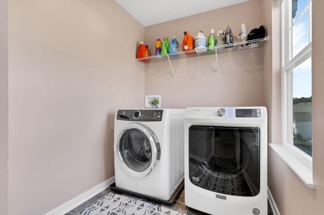 318 Trinity Way W, Newark, OH 43055