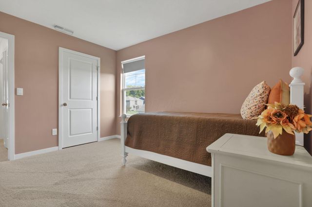 318 Trinity Way W, Newark, OH 43055