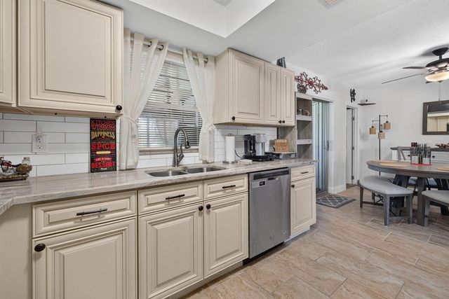 6605 PASO ROBLES Boulevard, Fort Pierce, FL 34951