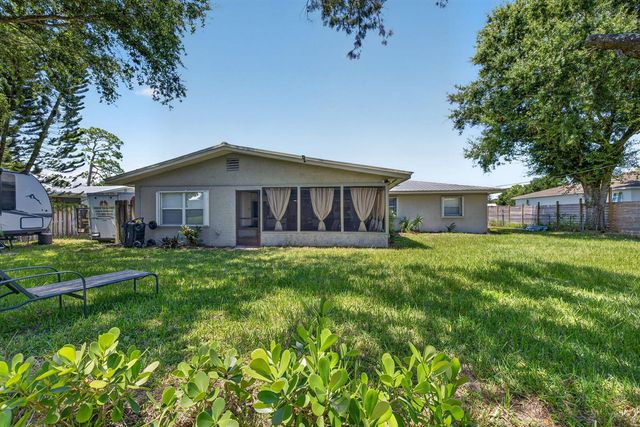 6605 PASO ROBLES Boulevard, Fort Pierce, FL 34951