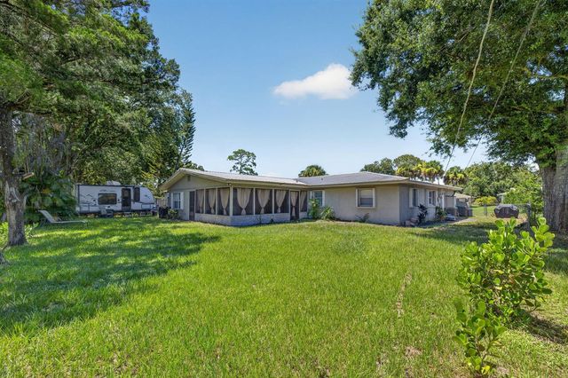 6605 PASO ROBLES Boulevard, Fort Pierce, FL 34951
