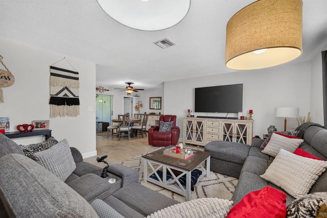 6605 PASO ROBLES Boulevard, Fort Pierce, FL 34951