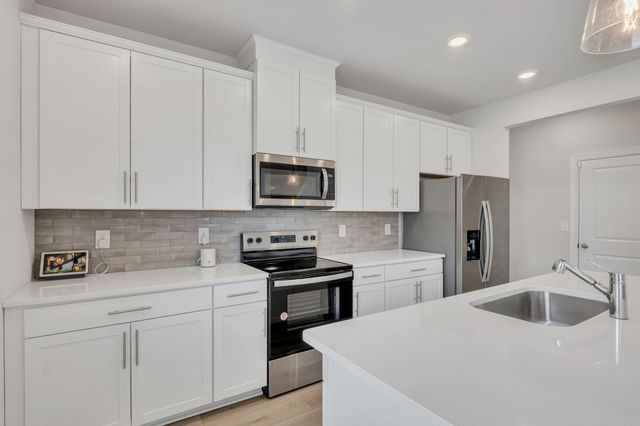 1923 Mahala Dr, Hermitage, TN 37076