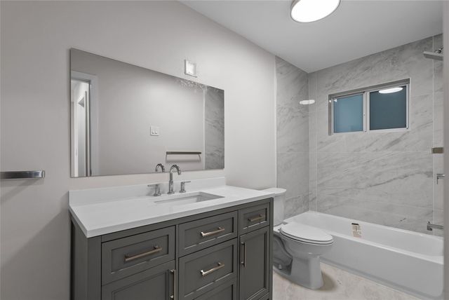 1150 E Sample Road 202, Pompano Beach, FL 33064