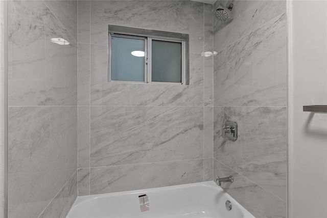 1150 E Sample Road 202, Pompano Beach, FL 33064