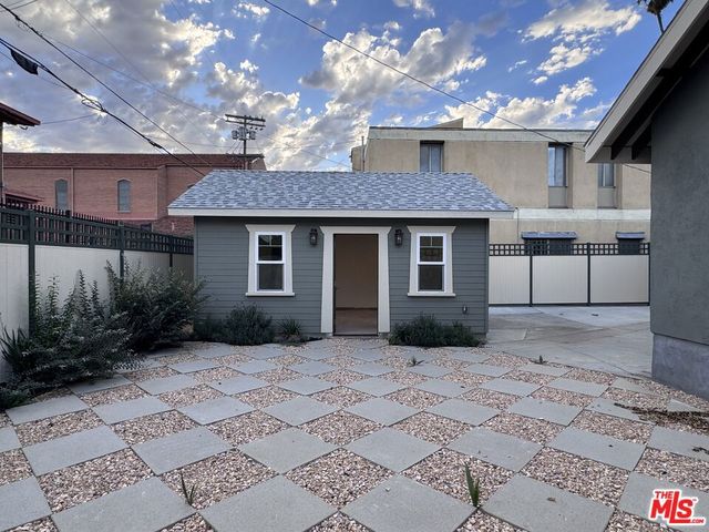 2180 W 31st Street, Los Angeles, CA 90018