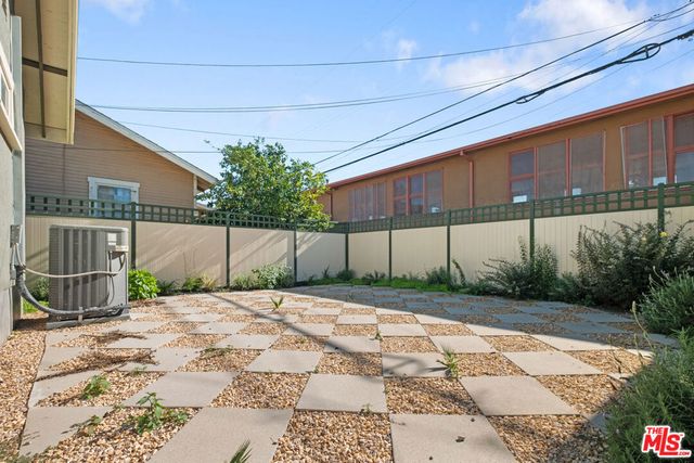 2180 W 31st Street, Los Angeles, CA 90018
