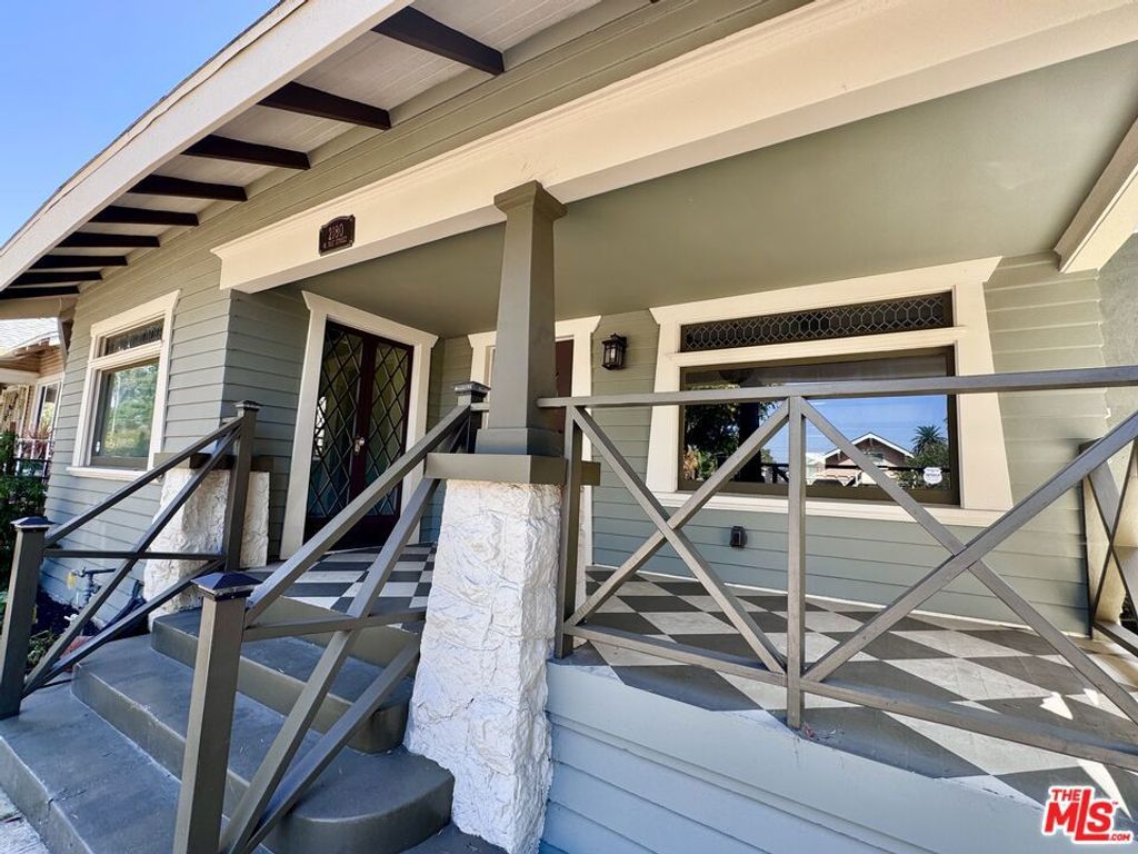 2180 W 31st Street, Los Angeles, CA 90018