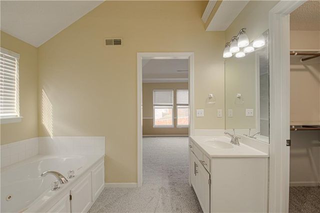 5509 NE Wildflower Court, Lee's Summit, MO 64064