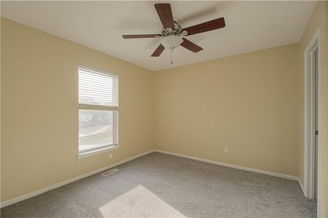 5509 NE Wildflower Court, Lee's Summit, MO 64064