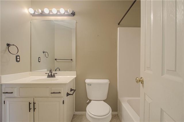 5509 NE Wildflower Court, Lee's Summit, MO 64064