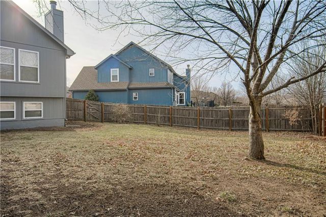 5509 NE Wildflower Court, Lee's Summit, MO 64064