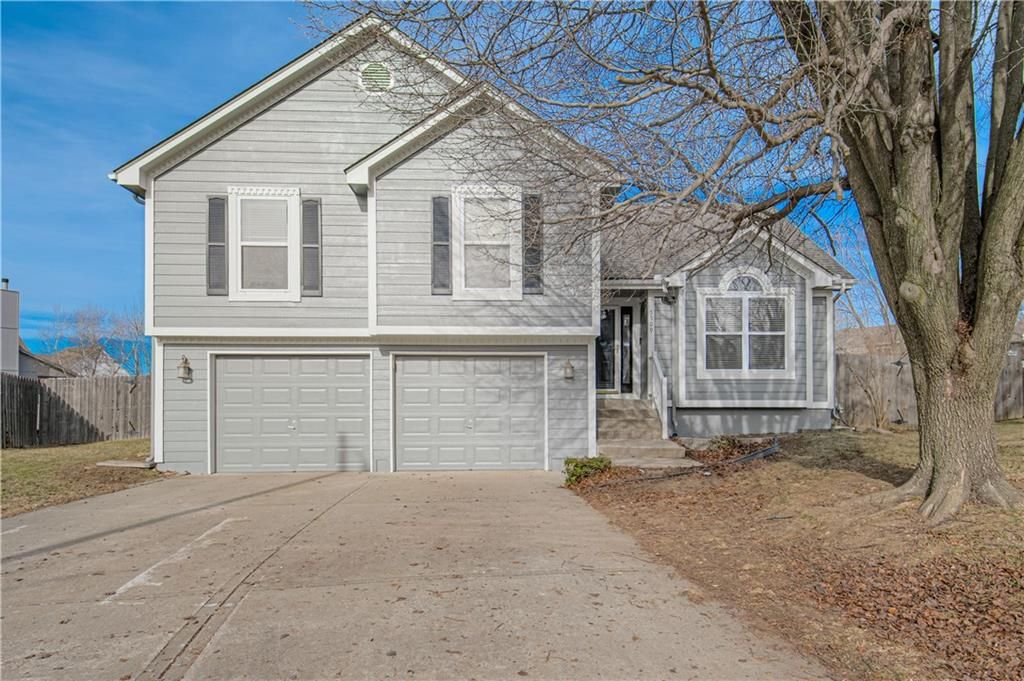 5509 NE Wildflower Court, Lee's Summit, MO 64064