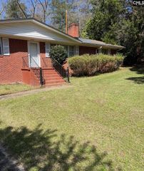 2415 Oak Ln, Camden, SC 29020