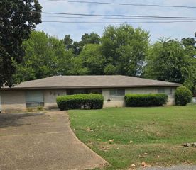 303 Evergreen St., Longview, TX 75604