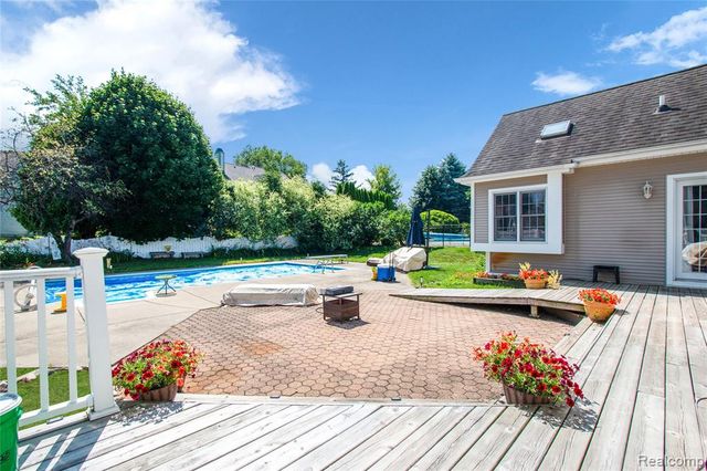 16073 Silverwood Drive, Fenton, MI 48430
