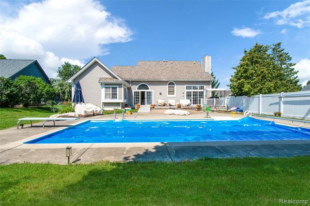 16073 Silverwood Drive, Fenton, MI 48430