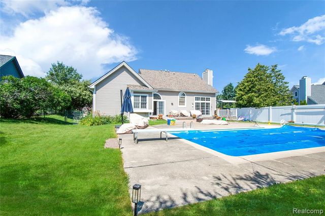 16073 Silverwood Drive, Fenton, MI 48430