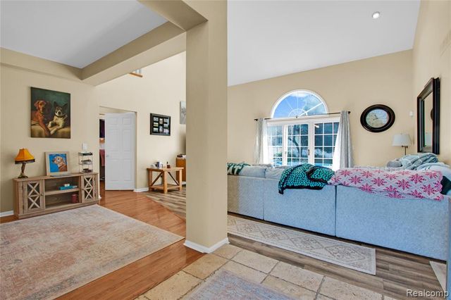 16073 Silverwood Drive, Fenton, MI 48430