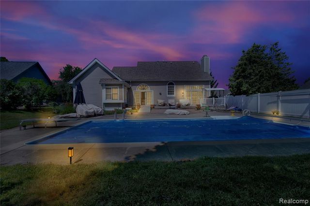 16073 Silverwood Drive, Fenton, MI 48430