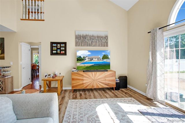 16073 Silverwood Drive, Fenton, MI 48430