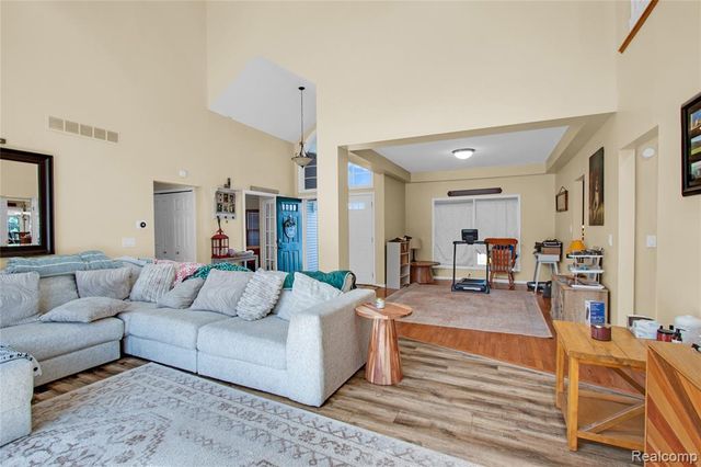 16073 Silverwood Drive, Fenton, MI 48430