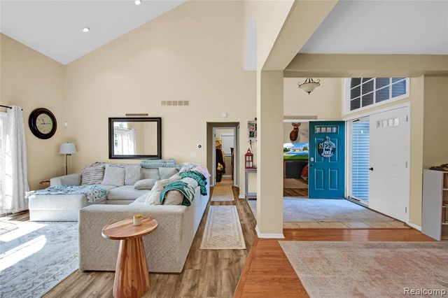 16073 Silverwood Drive, Fenton, MI 48430
