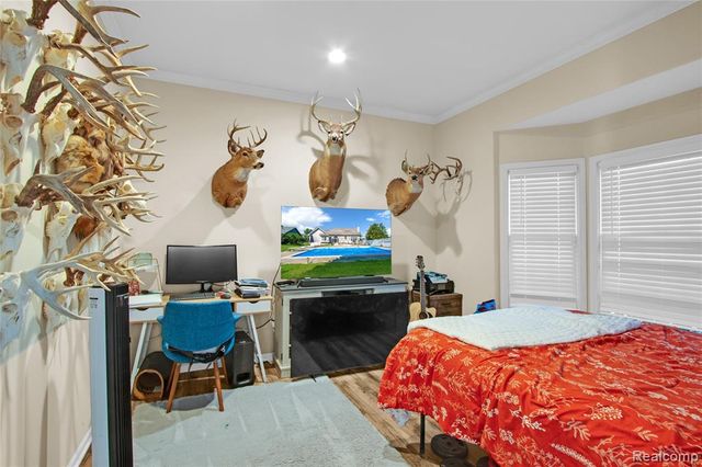 16073 Silverwood Drive, Fenton, MI 48430