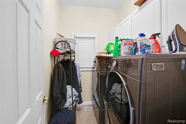 16073 Silverwood Drive, Fenton, MI 48430