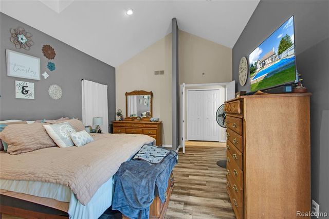 16073 Silverwood Drive, Fenton, MI 48430