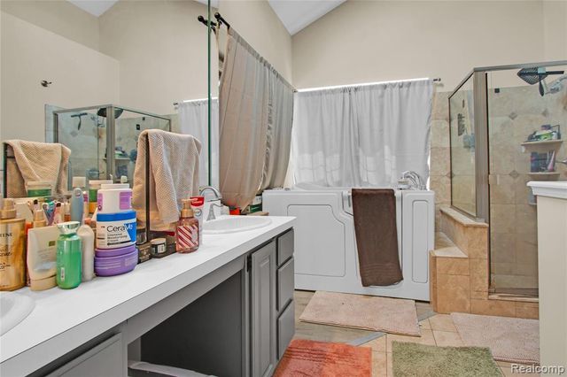 16073 Silverwood Drive, Fenton, MI 48430