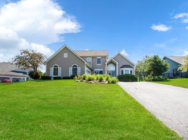 16073 Silverwood Drive, Fenton, MI 48430