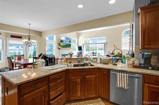 16073 Silverwood Drive, Fenton, MI 48430