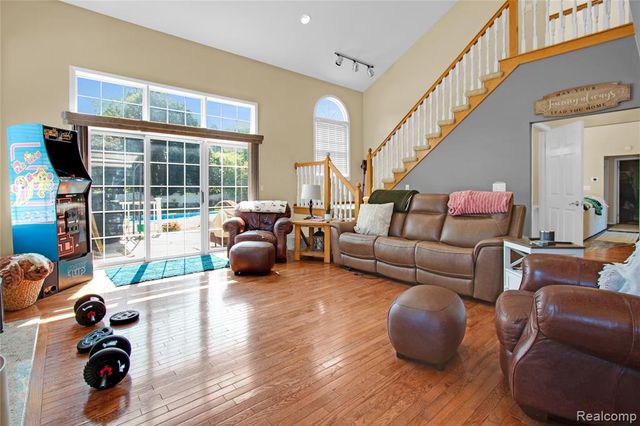 16073 Silverwood Drive, Fenton, MI 48430